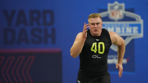 Mar 4, 2022; Indianapolis, IN, USA; Central Michigan offensive lineman Bernhard Raimann (OL40) runs the 40-yard dash during the 2022 NFL Scouting Combine at Lucas Oil Stadium. Mandatory Credit: Kirby Lee-USA TODAY Sports